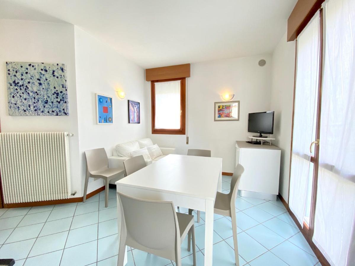 Villa Santin Carraro Immobiliare - Family Apartments リド・ディ・イエゾロ エクステリア 写真