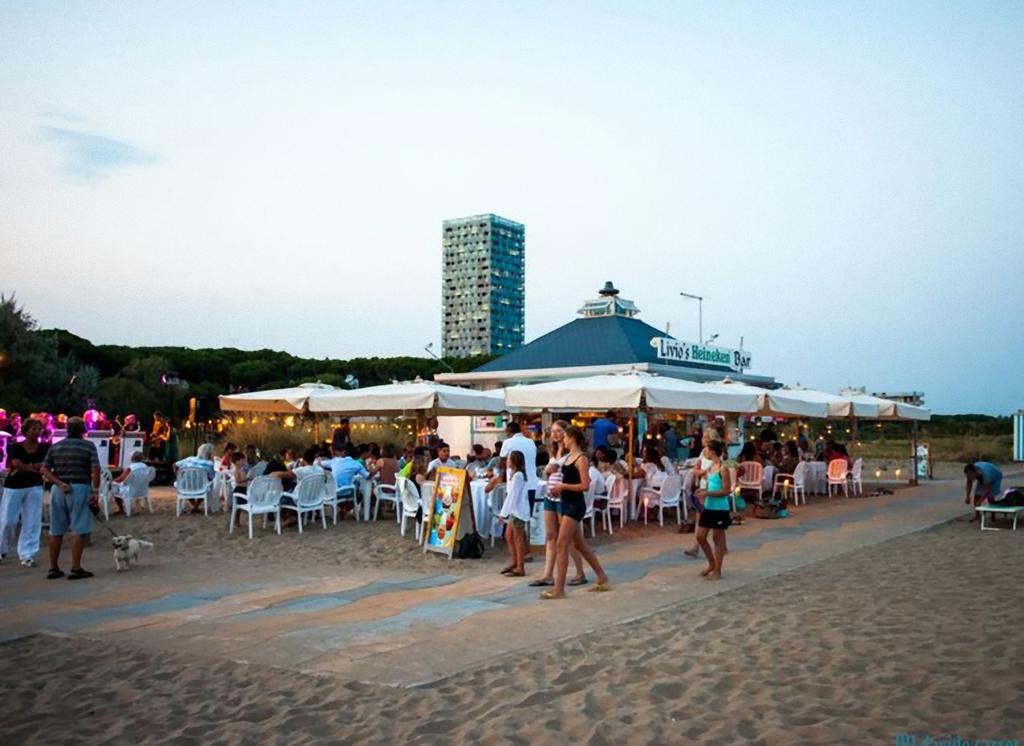 Villa Santin Carraro Immobiliare - Family Apartments リド・ディ・イエゾロ エクステリア 写真
